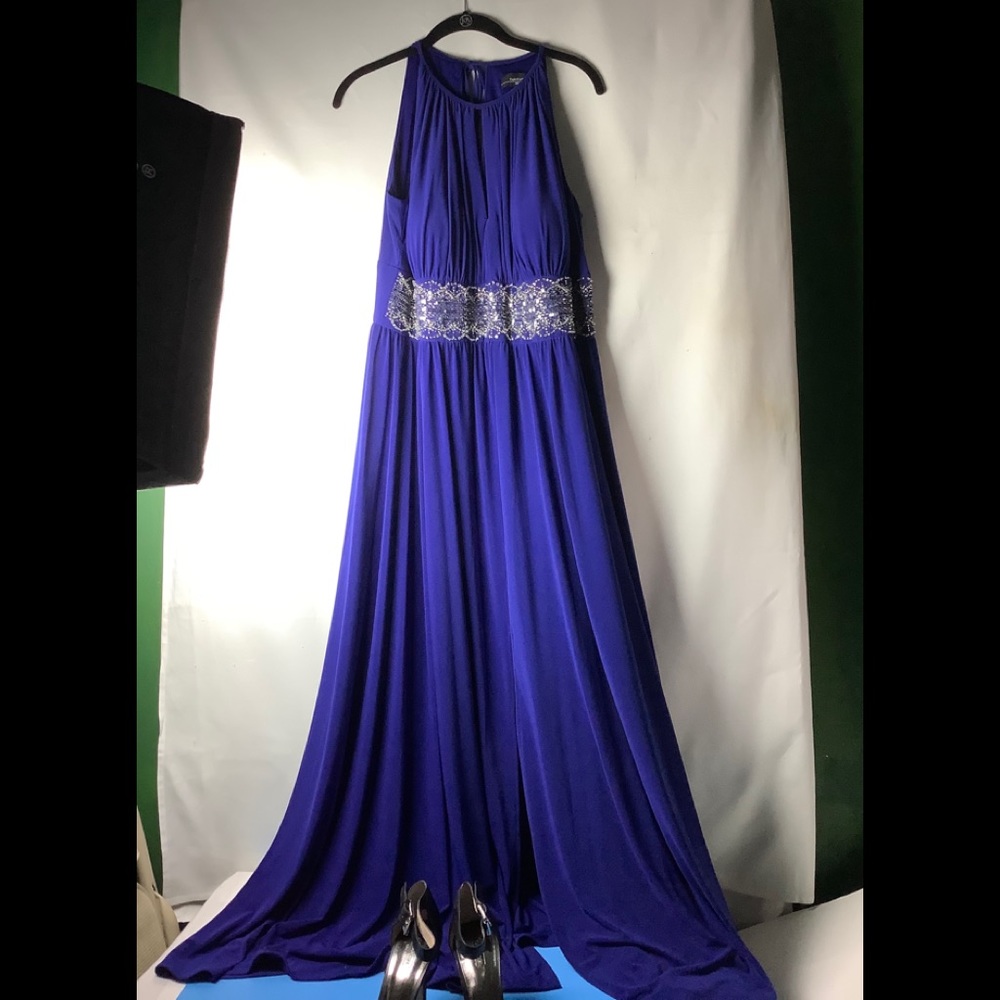 R&M Richards Woman Formal Sleeveless Sequin Gown